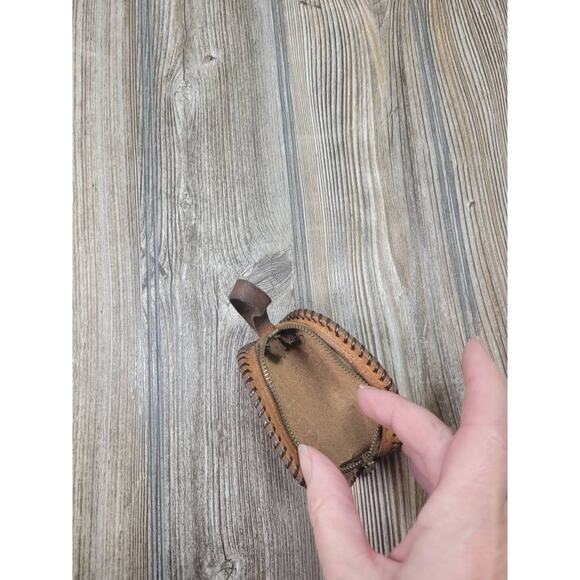 Vintage Leather Tooled Coin Purse, Laced Zipper Wallet - Picture 6 of 6